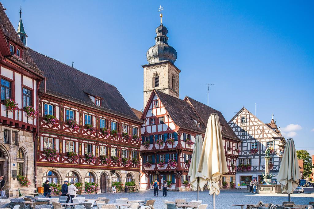 The Forchheim town hall square with the war fountain